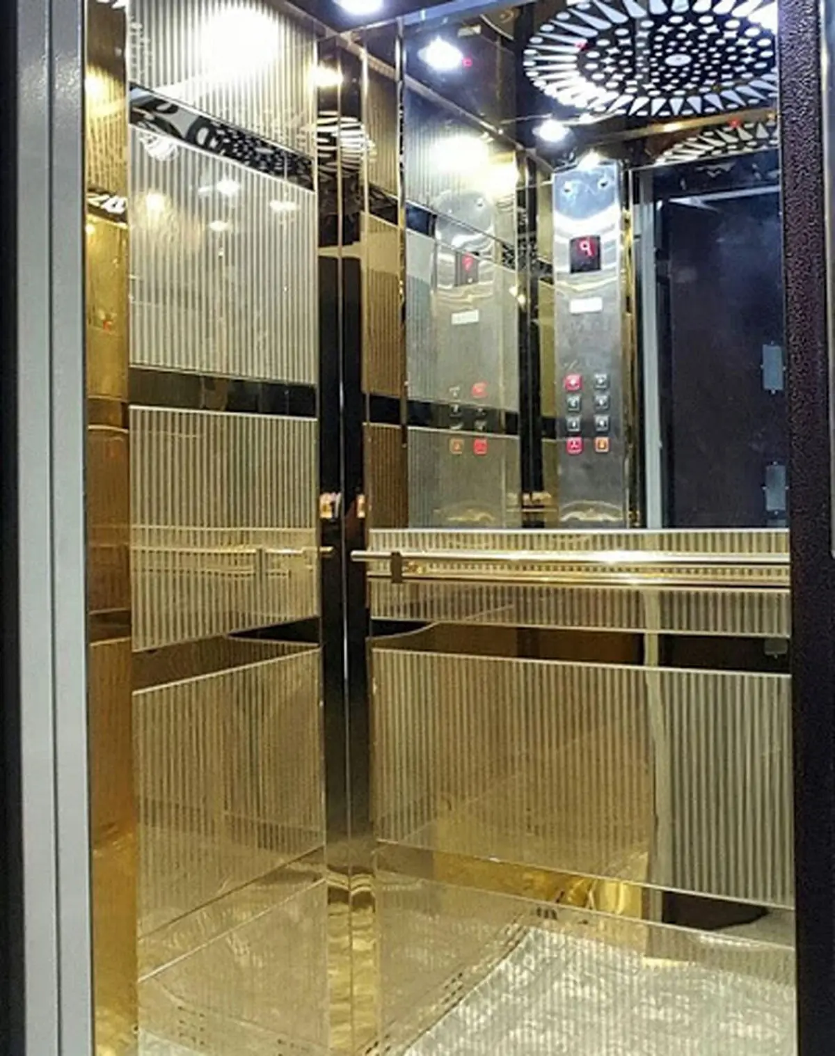 آینه_آسانسور