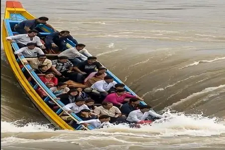 معماری طبیعت؛ گرداب جوری قایق و آدماشو بلعید که بیچاره ها فرصت نکردن حتی داد بزنن