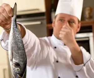 چند روش ساده برای از بین بردن بوی بد ماهی هنگام تمیز کردن و طبخ آن