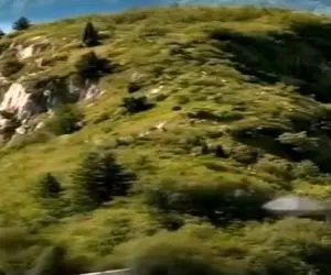 معماری خلاقانه؛ آقازاده پولدار رو این کوه ویلا ساخت محل فرود هلیکوپتر گذاشت قدرت پولو