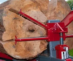 ماشین های پرشگفت؛ ببینید این هیولا چجوری تنه های درخت رو چهار قاچ میکنه