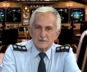 سرهنگ بهزاد معزی خلبان پرواز فرار شاه درگذشت