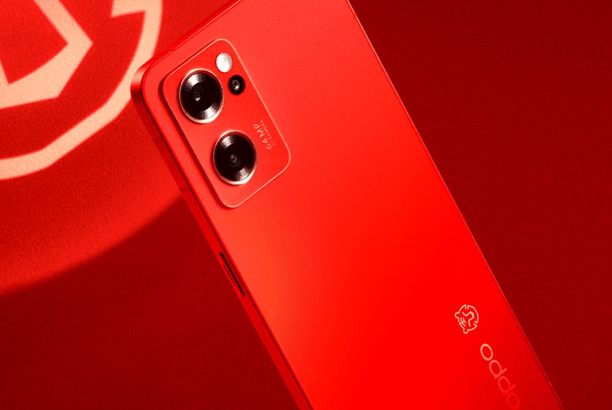 Oppo Reno7 New Year Edition in Red Velvet color announced