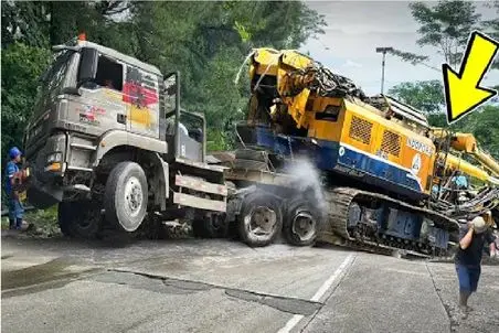جا به جایی جانکاه؛ راننده کله خر بیل مکانیکی انداخت رو کفیش دوتایی جولان بدن موفق نشد