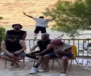 آواز احساسی؛ پسر غرق حس میخوند رفقاش دونه دونه از دستش پریدن تو آب بس که سوزناکه صداش