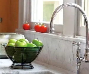 شیرآب توکار با ترندترین طراحی؛ سبحان‌الله، آب از سقف میاد اونهم در آشپزخانه داخل سینک