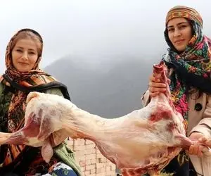 آشپزی در طبیعت؛ دخترای خوش ذوق بره درسته رو کبابی کردن محشر شده فقط اون سیخ دنبه ها