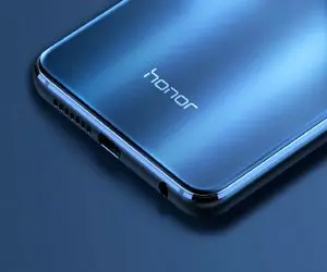 شرکت رقیب اپل آیفون 15 را زیر بار نقد له کرد!