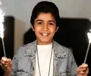 آواز شاد؛حرکت متحیر کننده رایان سرلک به مناسبت روز مادر کنار مامانش فقط بوسه آخرش