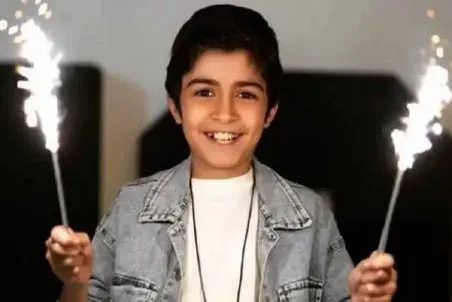 آواز شاد؛حرکت متحیر کننده رایان سرلک به مناسبت روز مادر کنار مامانش فقط بوسه آخرش