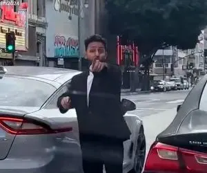 آواز شاد؛ خارجیا واقعا عقلشون عجیبه تو ترافیک به جای فحش با بوق ماشین آهنگ میزنن