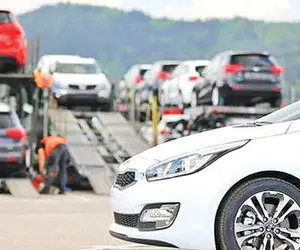 کاهش ۱۰ درصدی قیمت خودروهای خارجی