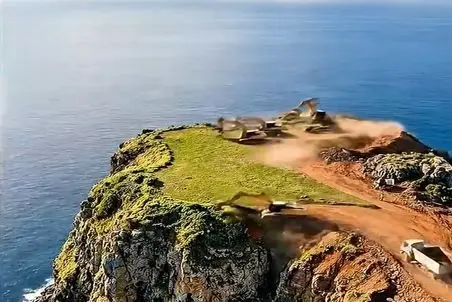 معماری خلاقانه؛ پول باشه صفا هست زندگی هست تو خرابه لب ساحل یه قصر ساختن فضایی