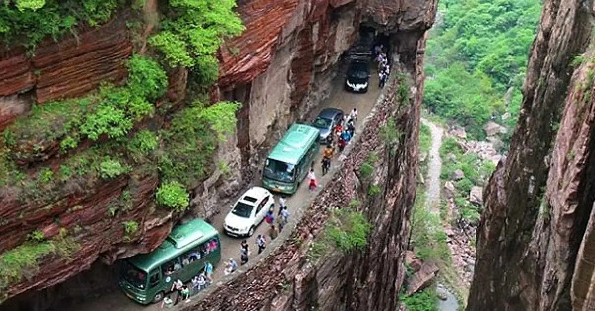 مسیر های صعب العبور؛ گولیانگ جاده ای زیبا و به شدت خطرناک در چین که پیشینه عجیبی داره