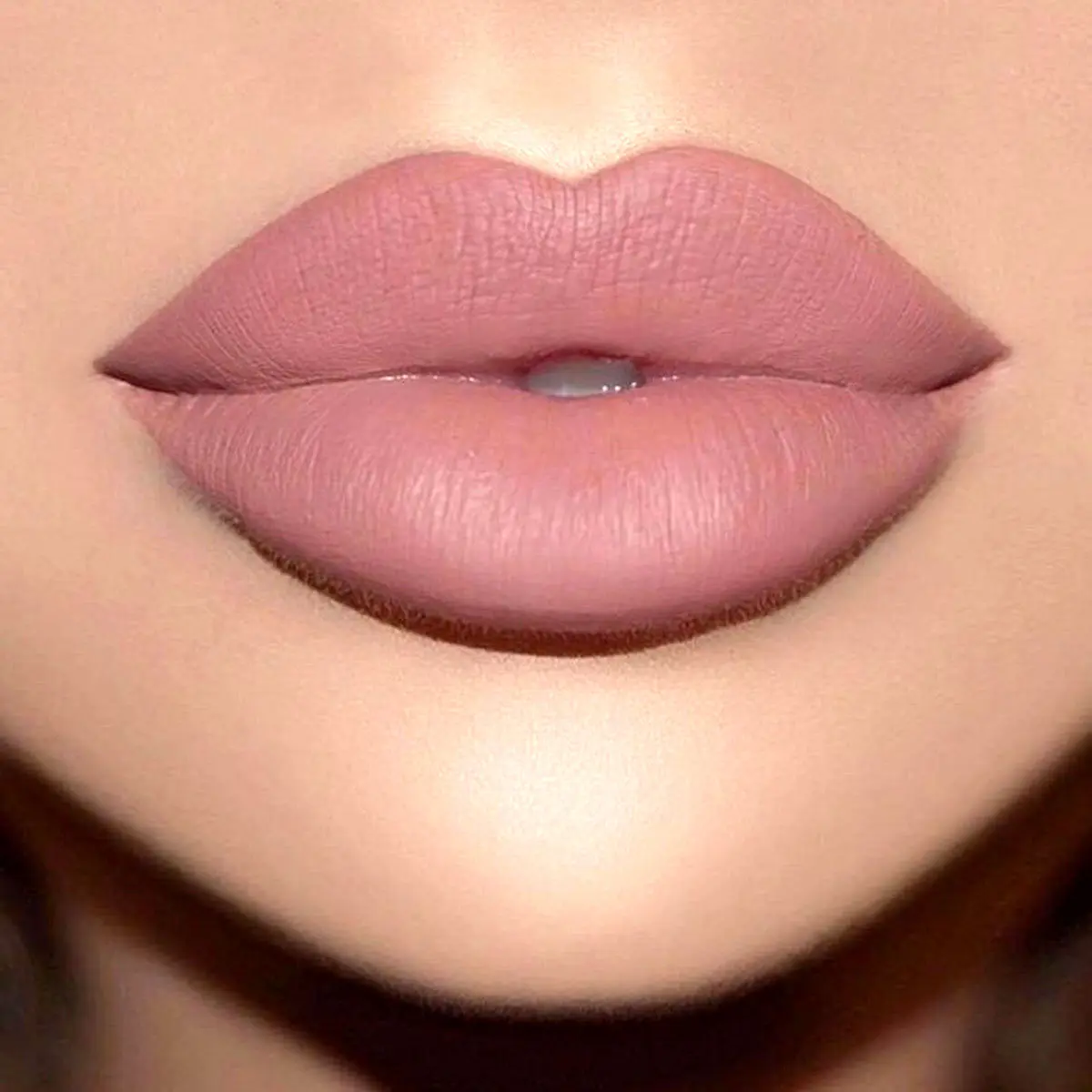 زیباترین-رنگ_-های-رژ-لب-۲۰۲۵-انتخابی-شیک-برای-هر-سبک-آرایشی-11