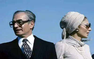 سفر به ایام قدیم سال 1340؛ فرح و محمدرضا در حال جیغ و داد و حرکت مهلک بچه ها در جنگل 