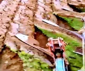 کشاورزی نوین؛ برا اولین بار زمین کشاورزی رو با تراکتور پیشرفته شخم زدن بهره وریش عالی