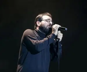 آواز احساسی؛ آرمان گرشاسبی کنسرتش وقتی دید همه آهنگشو حفظن گریه امونش رو میبره از شوق