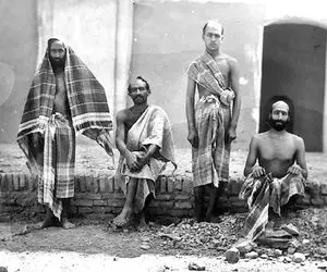 سوار ماشین زمان بشوید؛ کارو کاسبی پر رونق دلاک های عهد قاجار