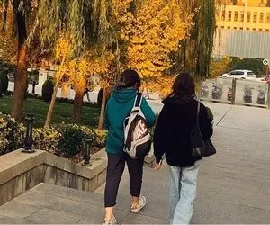 بنر‌ بحث‌برانگیز درباره مجازات خانم‌های بدون‌ حجاب