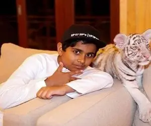 زندگی لاکچری؛ رشید جوونترین میلیاردر دبی که با هلیکوپتر میره مدرسه و کفشای طلا میخره 