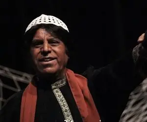 آواز جیگرسوز؛ محمود جهان با لباس پلو خوری قبل مرگش چه با غم آهنگ دلم تنگه رو خوند