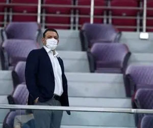 (تصاویر) جنجال شیوه نشستن رئیس فدراسیون فوتبال