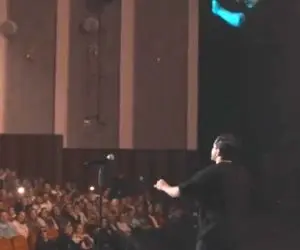 آواز عاشقانه؛ رضا بهرام تو کنسرت آخرش بغض کرد و نتوست ملت با اشک آهنگ دیوانه رو خوندن