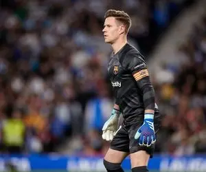 پزشک ایرانی کاپیتان بارسلونا را جراحی می کند!