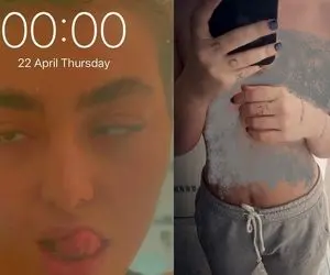 مردم در انتظار عریان شدن ریحانه پارسا در تخت خواب!