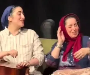 آواز هنرمندانه؛ خواندن و بشکن ژاله صامتی با دخترش وسط کاندا و صحنه مادر دختری