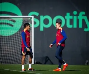 ستاره بارسلونا کُری خواند!