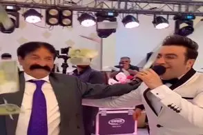 آواز محلی؛ پیرمرد انقد بمب ترکی رقصید خواننده گفت به عمرش همچین رقصی ندیده