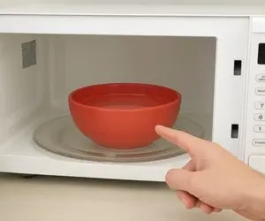 ترفندهای خانگی؛ اینجوری مایکروویو در عرض ۵ دقیقه خودشو تمیز میکنه!