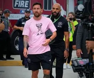 (عکس) بادیگارد مسی در مراسم توپ طلا هم بی خیال نمی شود!