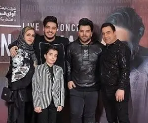 آواز احساسی؛ بابای آرون افشار ژن صدای خوبو بهش انتقال داده پدر و پسر خوندن سالن ترکید