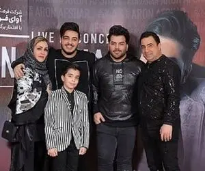 آواز احساسی؛ بابای آرون افشار ژن صدای خوبو بهش انتقال داده پدر و پسر خوندن سالن ترکید