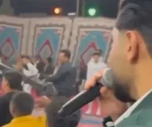آواز شاد؛ چندتا جوون یطوری با حرکات موزونشون گرد و خاک بپا کردن که طوفان کم میاره