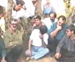 آواز ماندگار؛ استاد محمدرضا شجریان تو پارک زمین نشسته و واسه یه ملت با سوز آهنگ خوند