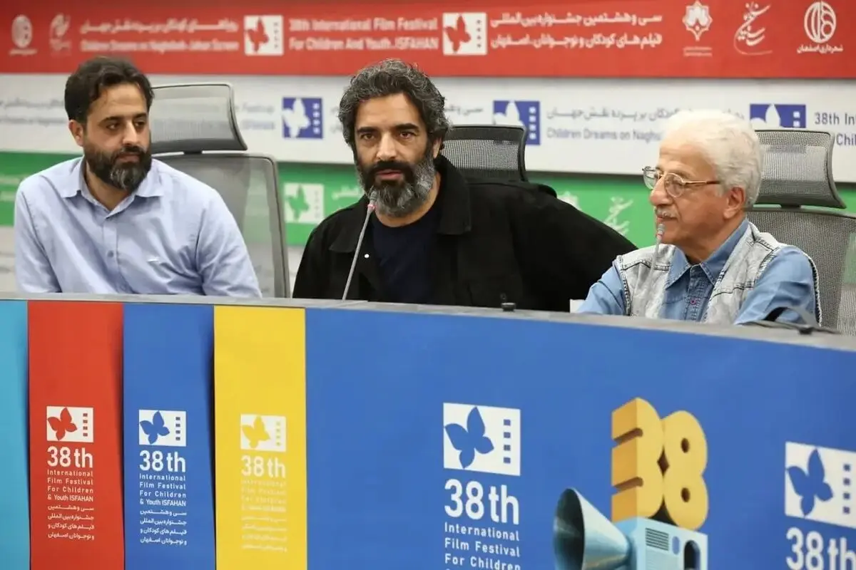 منوچهر هادی