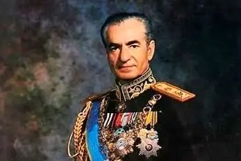 سفر به ایام قدیم؛ سوشی خوردن محمدرضا پهلوی و پسرش سال 1348 در بلاد کفر