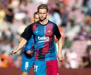 بارسلونا ستاره هلندی خود را می فروشد!