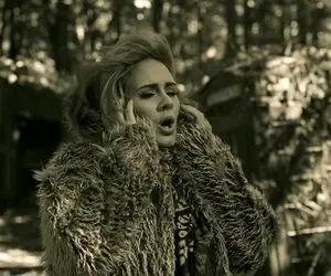 آواز غربی؛ ترکیب صدای مخملی ادل با یک باغ پاییزی میشه این شاهکار زیبا و دیدنی