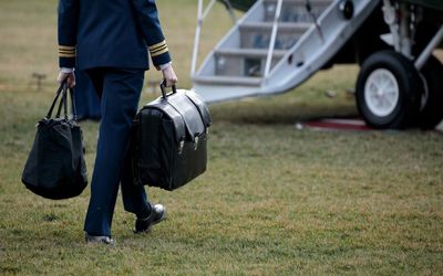 ترامپ چمدان هسته‌ای را از واشنگتن خارج می کند