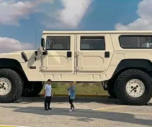 ماشین‌های غول پیکر؛ بزرگترین خودروی جهان که یک آپارتمان توش ساختن