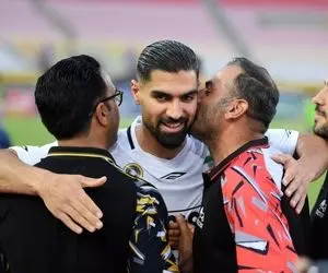 (عکس) بنر جنجالی هواداران تراکتور علیه رضا اسدی!