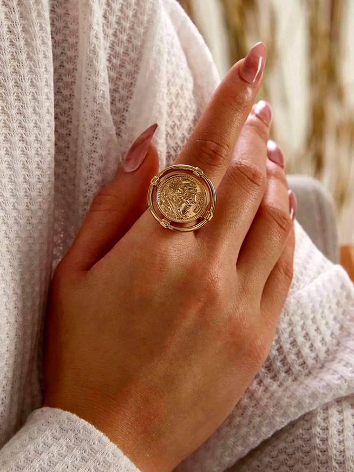 womens-coin-ring-model-1