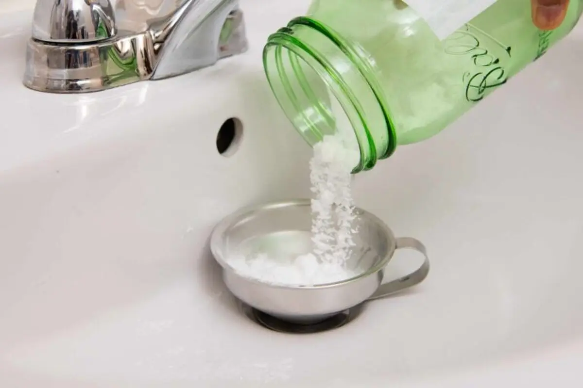 freshen-and-unclog-drain-with-baking-soda-1900466-18-1a5b5da01939471ca8f8823865bd1ce8-768x512-1