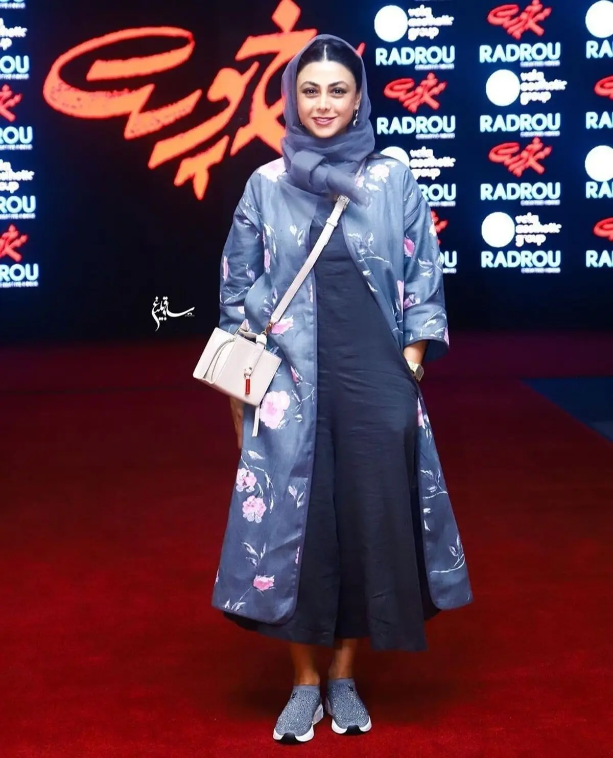 جسور پوش مثل آزاده صمدی 