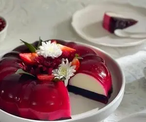 طرز تهیه ژله سورپرایز ویژه شب یلدا؛ ترکیبی از ژله انار و پاناکوتا